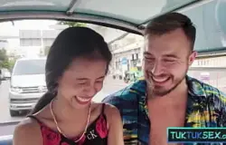 ดูหนังXไทยเดวิดฝรั่งหนุ่มรูปหล่อนั่งรถตุ๊ก ๆ ถอกกระดอ พาน้องใบเตยมาล่อหีที่โรงแรมแถวพัทยา ดูหนังXไทยเดวิดฝรั่งหนุ่มรูปหล่อนั่งรถตุ๊ก ๆ ถอกกระดอ พาน้องใบเตยมาล่อหีที่โรงแรมแถวพัทยา