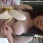 คลิปหลุด!!เด็ดสาวสวยแก้ผ้ากินกล้วยโชว์  