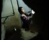 ม.4เขี่ยหีเล่นในห้องน้ำนมสวยน่ารักxxxพี่ชายสุดหื่นแอบถ่ายหีน้องสาวต่างแม่  