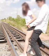 น้องริษา ( Onlyfans risahub ) ใส่ชุดนักศึกษาให้แฟนยืนกระเด้าควยที่ทางรถไฟโคตรร้อนแต่มันหี  