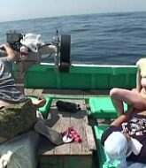xxxญี่ปุ่น ชาวประมงจัดปาร์ตี้ พาสาวๆขึ้นไปเย็ดหีบนเรือ  