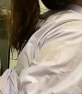 คลิปหลุด โอลี่แฟน นักเรียนสาวน้องม.ปลาย นมใหญ่มาก โดนเย็ดในห้องน้ำยืนเล่นจ้ำจี้ หีเย็ดมันมาก  