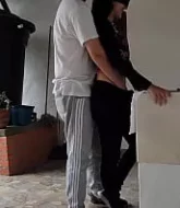 สาวซักผ้าอยู่ หนุ่มที่ไหนไม่รู้ฉวยโอกาศเอาควยเข้ากระเด้าหี หันไปมองดูอีกทีไอ้หนุ่มนี้มันอยู่ข้างห้องเราเอง  