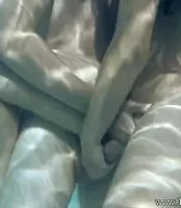 คลิปเสียวสาวไทยโดนเย็ดในน้ำPorn18+ ฝรั่งควยใหญ่ชวนเมียสาวไทยเย็ดหีกันในน้ำ  