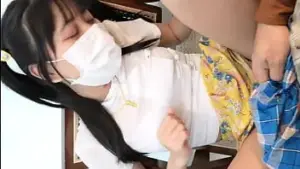 xxxดูหนังเอ็กซ์18+นักเรียนสาวโดนหมอหนุ่มเลียหีจนเสียว ร้องให้หมอช่วยเย็ดหีทีหนูเงี่ยนแล้ว  