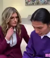 หนังXXXฝรั่งแนวเเม่เลี้ยงสาวทำเด็ดนั่งเบ็ด แล้วสั่งให้ลูกเลี้ยงแก้ผ้าเข้ามาเย็ดหีxxx  