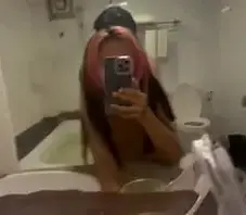 คลิปหลุดออนไลน์สาวเขมรน่ารักคนดัง xxx ถ่ายคลิปเย็ดหี ให้ผัวเอากล้องจ่อถ่ายที่หีดูควยเข้าหีอย่างเด็ดเลยครับ  