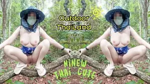 ดูหนังโป๊ไทยxxxสาวไทยเก็บเห็ดก่อนจะโดนหนุ่มเดินป่าเย็ด นั่งแหกหีขาวกลางป่าแบบนี้ใครเห็นหีก็เย็ดทั้งนั้นแหระครับ  