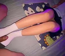 ดูหนังโป๊xxxไทยนักเรียนสาวเล่นสนุก เอาเท้าปั่นปลุกควยเพื่อนชาย สักพักโดนเพื่อนชายจับเย็ดหี  