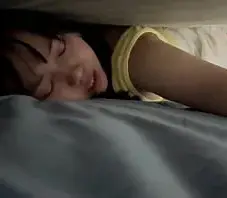 ดูหนังโป๊ไทยแนวพี่ชายกับน้องสาว น้องสาวต่างแม่ก้มเก็บของใต้เตียงดดนพี่เลี้ยงหนุ่มขยุ้มหีกระเด้าหีเย็ดแทงหีอย่างแรงมันๆ  