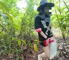 ดูหนังโป๊ไทยเด็ดมาก สาวไทยเดินโชว์หีริมถนนริมทุ่งนาอย่างกล้า ถกกางเกงเปิดหีโชว์  