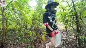 ดูหนังโป๊ไทยเด็ดมาก สาวไทยเดินโชว์หีริมถนนริมทุ่งนาอย่างกล้า ถกกางเกงเปิดหีโชว์  