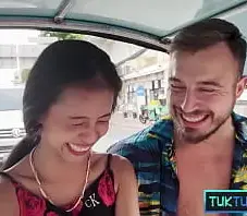 ดูหนังXไทยเดวิดฝรั่งหนุ่มรูปหล่อนั่งรถตุ๊ก ๆ ถอกกระดอ พาน้องใบเตยมาล่อหีที่โรงแรมแถวพัทยา  