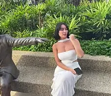 xxxฝรั่งดูหนังโป๊18+สาวเซ็กซี่นั่งร่านควยข้างรูปปั้นหนุ่มควยใหญ่ เงี่ยนหีไงเลยโดนเย็ดหีบาน  